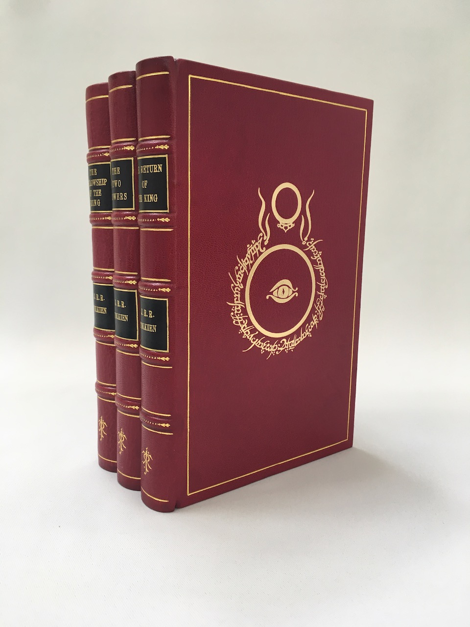 Published by Harper Collins in 1999 this gift set holds a hardcover edition of The Silmarillion, map of Beleriand, booklet with background to The Silmarillion, poster and cd with Christopher Tolkien reading Beren and Luthien