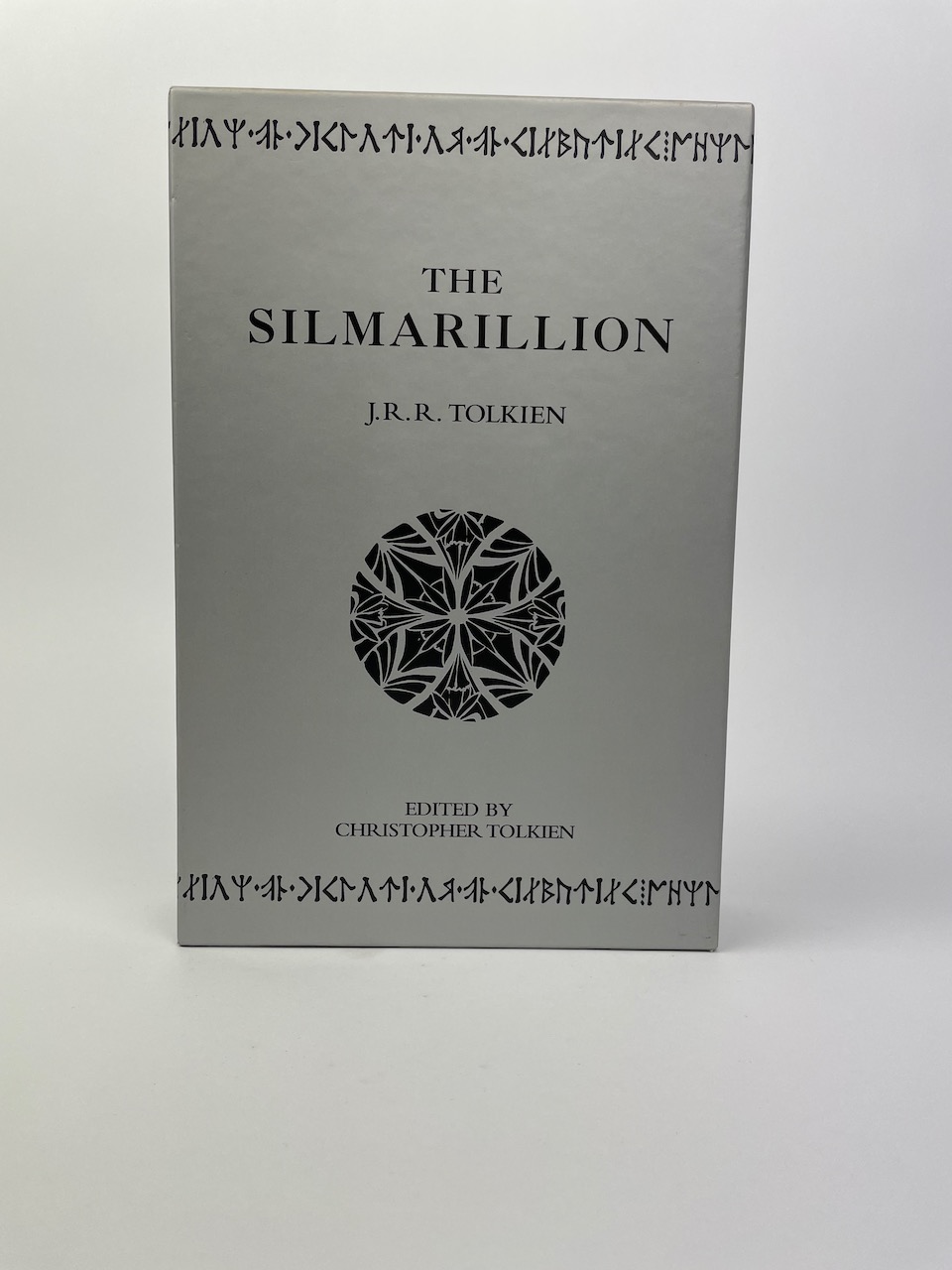 Published by Harper Collins in 1999 this gift set holds a hardcover edition of The Silmarillion, map of Beleriand, booklet with background to The Silmarillion, poster and cd with Christopher Tolkien reading Beren and Luthien