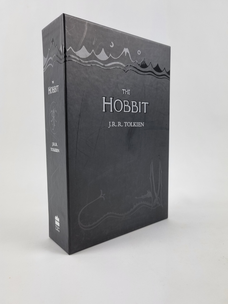 The Boxed set contains a copy of the Hobbit, as well as 8 postcards depicting the maps, color illustrations and the dustjacket from the book